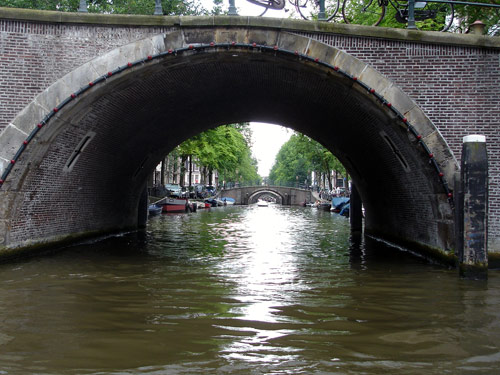 Irgendeine Brücke in Amsterdam