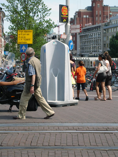 Öffentliches Urinal an der Oude Leliestraat in Amsterdam
