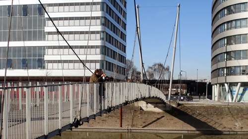 Fußgängerbrücke im Innenhafen Duisburg