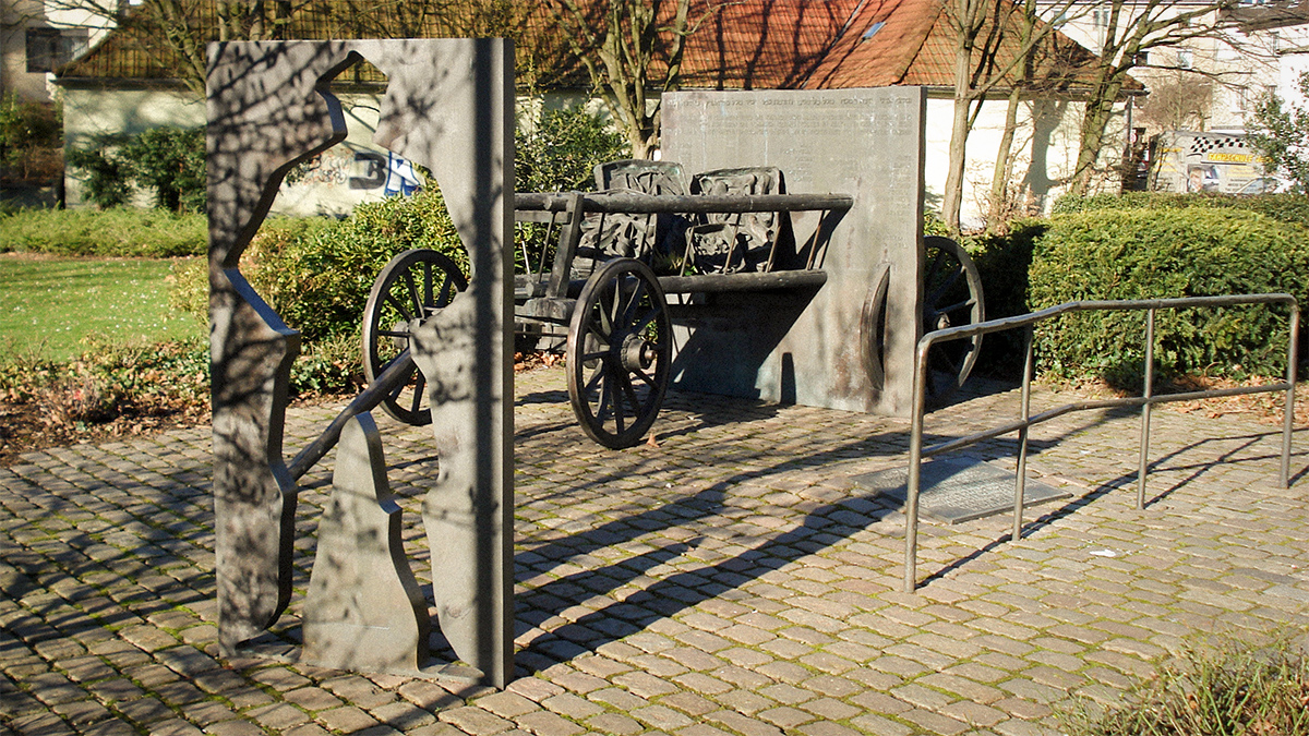 Mahnmal zum Gedenken an die Dinslakener Juden und deren Vertreibung (Künstler: Alfred Grimm)